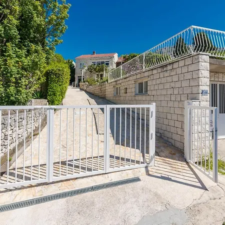 Appartement Ellanna *