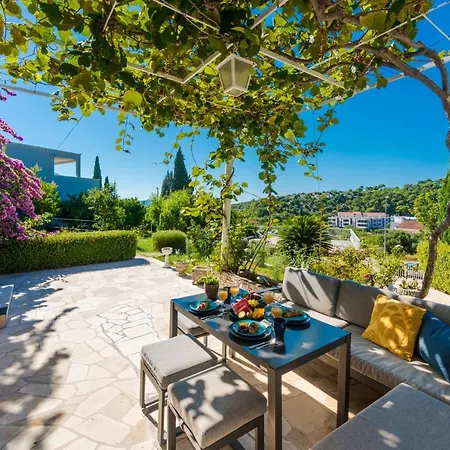 Ellanna Appartement *